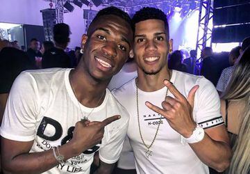 Vinicius y Paulinho, amigos en Brasil.