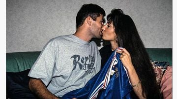Captura de la fotograf&iacute;a publicada por L&#039;Equipe Magazine. En la imagen se ve a Zidane besando a su mujer. Era 1994.
