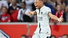 LILLE - Kylian Mbappe of Paris Saint-Germain celebrates his goal during the French Ligue 1 match between Lille OSC and Paris Saint Germain at the Pierre-Mauroy Stadium on August 21, 2022 in Lille, France. ANP | Dutch Height | Gerrit van Keulen (Photo by ANP via Getty Images)
