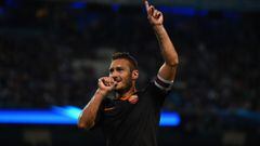 MANCHESTER, ENGLAND - SEPTEMBER 30:  Francesco Totti of AS Roma celebrates scoring his team&#039;s first goal during the UEFA Champions League Group E match between Manchester City FC and AS Roma  on September 30, 2014 in Manchester, United Kingdom.  (Pho