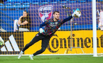FC Dallas goalkeeper Maarten Paes (30) warms up before the match against the Seattle Sounders