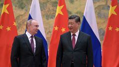 Beijing (China), 04/02/2022.- Russian President Vladimir Putin (L) and Chinese President Xi Jinping (R) pose for a picture during their meeting in Beijing, China, 04 February 2022. Putin arrived in China on the day of the Beijing 2022 Winter Olympic Games