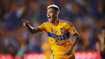 Raymundo Fulgencio festeja su gol en contra de los Xolos de Tijuana.
