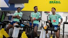 Endrick, futuro jugador del Real Madrid, Vinicius y Rodrygo, en un entrenamiento con Brasil.