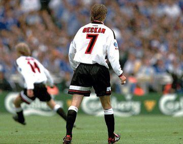 En sus primeros pasos con la camiseta del Manchester United, el histórico mediocampista inglés usó un jersey al que le faltaba la letra H en su apellido.