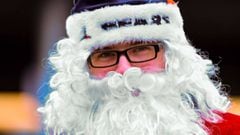 CHICAGO, IL - DECEMBER 24: A fan dresses as Santa prior to the game between the Chicago Bears and the Washington Redskins at Soldier Field on December 24, 2016 in Chicago, Illinois.   David Banks/Getty Images/AFP
 == FOR NEWSPAPERS, INTERNET, TELCOS &amp; TELEVISION USE ONLY ==