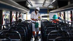 A mine worker wearing a face masks boards a bus ahead of his shift, amid a nationwide coronavirus disease (COVID-19) lockdown at the Sibanye Stillwater in Carletonville, South Africa, May 19, 2020. REUTERS/Siphiwe Sibeko