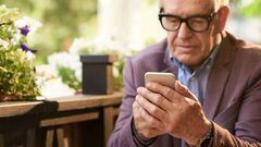 Telefónica regalará celulares a adultos mayores: ¿Cómo podrás conseguir uno?