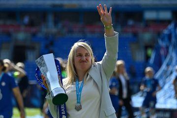 (FILES) Chelsea's English manager Emma Hayes celebrates with the trophy as Chelsea's players celebrate winning the title after the English Women's Super League football match between Reading and Chelsea  at the Select Car Leasing Stadium in Reading, west of London on May 27, 2023. Chelsea manager Emma Hayes has been appointed as the new head coach of the United States in a record deal that will make her the world's highest paid women's football coach, the United States Soccer Federation said on November 14, 2023. (Photo by JUSTIN TALLIS / AFP)
