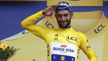 El ciclista colombiano Fernando Gaviria con la camiseta amarilla de l&iacute;der del Tour de Francia 2018