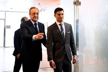 Former Manchester City's Spanish midfielder Brahim Diaz (R) arrives with Real Madrid's president Florentino Perez to attend his oficial presentation as Real Madrid's player at the Santiago Bernabeu stadium in Madrid on January 7, 2019. - Real Madrid has s