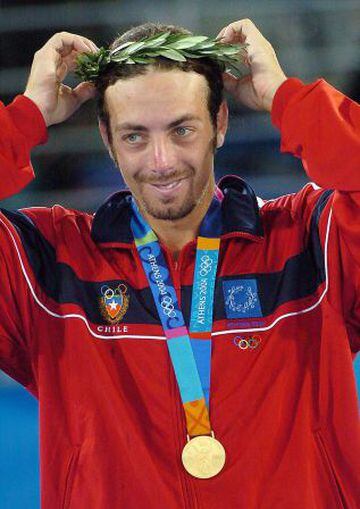 10 de octubre: 36 años cumple el ex tenista y actual capitán del equipo chileno de Copa Davis Nicolás Massú. Ganador de seis títulos ATP en su carrera, obtuvo doble medalla de oro en los JJ.OO de Atenas 2004.