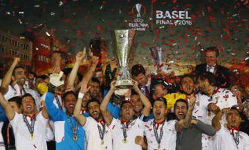Sevilla players lift the Europa League title