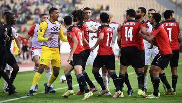 Egypt&#039;s and Morocco&#039;s players scuffle  during the Africa Cup of Nations (CAN) 2021 quarter-final football match between Egypt and Morocco at Stade Ahmadou Ahidjo in Yaounde on January 30, 2022. (Photo by CHARLY TRIBALLEAU / AFP) (Photo by CHARLY