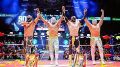 Todos los participantes de la Final de la Gran Alternativa festejan en el ring de la Arena México.