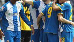 <b>AL MEDIODÍA, ALEGRÍA. </b>Baena y Verdú felicitan a Uche, mientras que Coutinho abraza a Sergio García. Fue un domingo insuperable.
