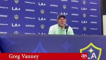 LA Galaxy boss Vanney not happy with Chicharito sharing injury news