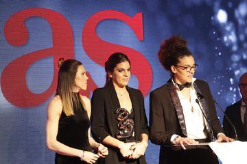 Laura Nicholls, Marta Xargay and Anna Cruz picked up the AS Sports Award given to Spain's women's basketball team, who won bronze at the 2018 World Cup in Tenerife.