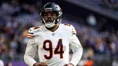 MINNEAPOLIS, MN - JANUARY 09: Robert Quinn #94 of the Chicago Bears warms up before the game against the Minnesota Vikings at U.S. Bank Stadium on January 9, 2022 in Minneapolis, Minnesota. (Photo by Stephen Maturen/Getty Images)