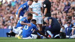 Yerry Mina se lesionó en el debut de Everton en la Premier League 2022/23 ante Chelsea en Goodison Park.