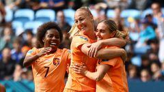 Soccer Football - FIFA Women’s World Cup Australia and New Zealand 2023 - Round of 16 - Netherlands v South Africa - Sydney Football Stadium, Sydney, Australia - August 6, 2023 Netherlands' Jill Roord celebrates scoring their first goal with Stefanie van der Gragt and teammates REUTERS/Carl Recine