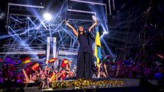 Jamala, la representante de Ucrania celebrando su victoria en el Festival de Eurovisión 2016