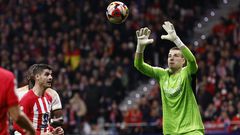 El guardameta del Real Madrid Andriy Lunin en acción durante el partido de octavos de final de la Copa del Rey de fútbol entre Atlético de Madrid y Real Madrid, este jueves en el estadio Cívitas Metropolitano.