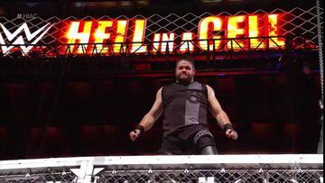 Kevin Owens vence a Shane McMahon en Hell in a Cell.
