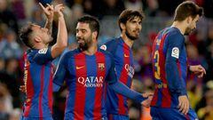 Paco Alc&aacute;cer, Arda Turan, Andr&eacute; Gomes y Gerard Piqu&eacute;, celebrando un gol del Barcelona.