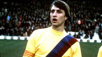 Johan Cruyff con la camiseta 'gafe' del Barcelona.