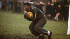 1966, Mundial de Inglaterra. Entrenamiento de la selección de Brasil. A Pelé le encantaba jugar de portero y se quedaba siempre bajo los palos tras los entrenamientos.