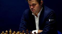 Magnus Carlsen compite ante Fabiano Caruana durante el Tata Steel Chess Tournament.