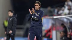 Raúl aplaude en un momento del partido entre el Castilla y el Algeciras del pasado 19 de noviembre.
