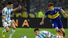Racing's midfielder Axel Ojeda (L) and Racing's defender Tobias Rubio (C) fight for the ball with Boca Juniors' defender Valentin Barco (R) during the all-Argentine Copa Libertadores quarterfinals first leg football match between Boca Juniors and Racing Club, at La Bombonera stadium in Buenos Aires on August 23, 2023. (Photo by JUAN MABROMATA / AFP)