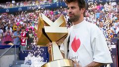 MADRID, SPAIN - JULY 29: Gerard Pique, President of Kings League arrives at the stadium showing the championship trophy during the Kings League Infojobs & Queens League Oysho Final Four at Civitas Metropolitano Stadium on July 29, 2023 in Madrid, Spain. (Photo by Jose Manuel Alvarez/Quality Sport Images/Getty Images)