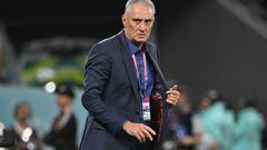 Brazil's coach #00 Tite watches his players from the touchline during the Qatar 2022 World Cup quarter-final football match between Croatia and Brazil at Education City Stadium in Al-Rayyan, west of Doha, on December 9, 2022. (Photo by NELSON ALMEIDA / AFP)