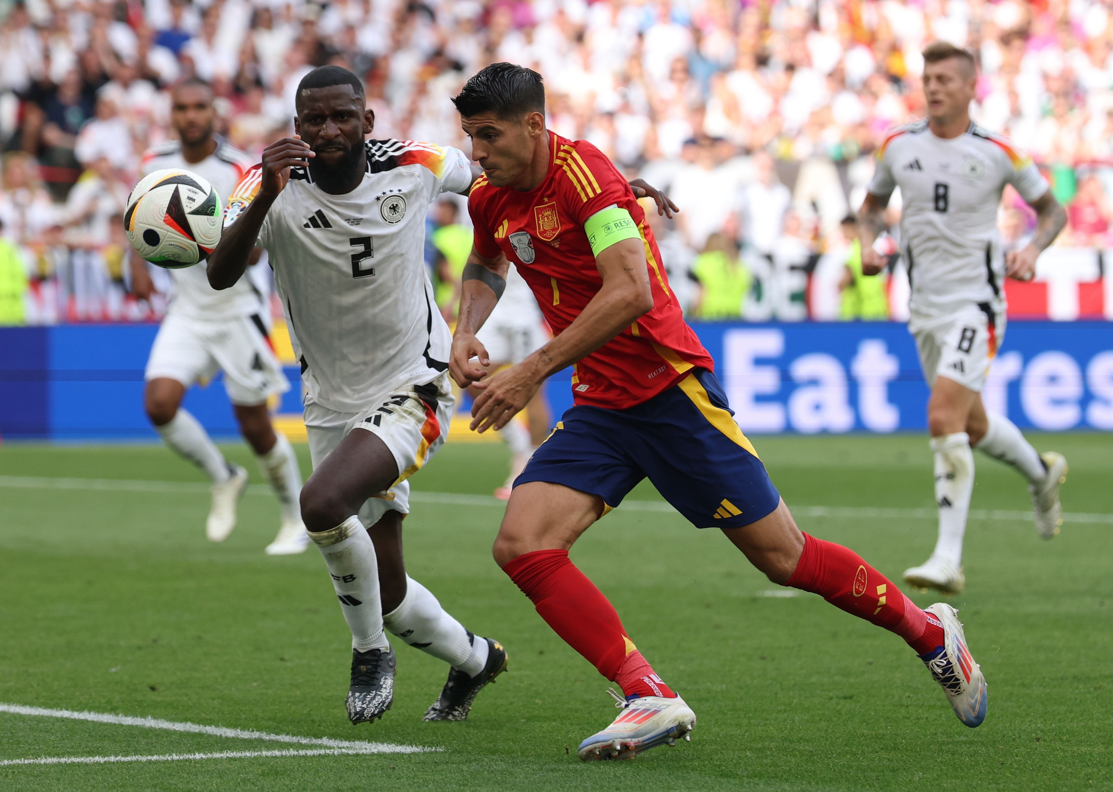 Stuttgart (Germany), 05/07/2024.- Alvaro Morata of Spain (R) and Antonio Ruediger of Germany in action during the UEFA EURO 2024 quarter-finals soccer match between Spain and Germany, in Stuttgart, Germany, 05 July 2024. (Alemania, España) EFE/EPA/FRIEDEMANN VOGEL
