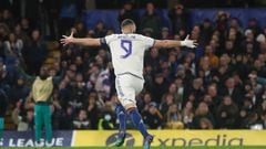 LONDON, ENGLAND - APRIL 06: Karim Benzema of Real Madrid celebrates after scoring a goal to make it 1-3 during the UEFA Champions League Quarter Final Leg One match between Chelsea FC and Real Madrid at Stamford Bridge on April 6, 2022 in London, United Kingdom. (Photo by James Williamson - AMA/Getty Images)