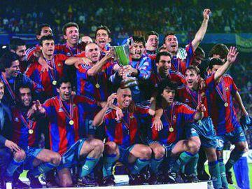 Los jugadores del Barcelona celebrando el título 