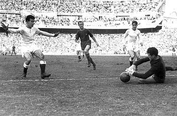 El 2 de marzo de 1952 en el partido Barcelona - Real Madrid, César anotó un hat-trick en el Camp Nou, el partido terminó con un resultado de 4-2. Vila Soler anotó para el Barcelona también y Olsen y Arsuaga marcaron los goles del equipo blanco.