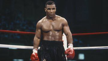 Mike Tyson en combate de boxeo