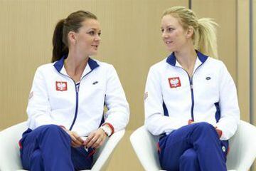 Agnieszka y Urszula Radwanska. Estas hermanas son tenistas polacas. Agnieszka ha sido 2 del mundoy tiene 16 títulos WTA, mientras que la menor ha llegado al puesto 29 y aún no tiene coronas. 