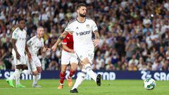 LEEDS, ENGLAND - AUGUST 24: Mateusz Klich of Leeds United scores their team's second goal from the penalty spot during the Carabao Cup Second Round match between Leeds United and Barnsley at Elland Road on August 24, 2022 in Leeds, England. (Photo by George Wood/Getty Images)