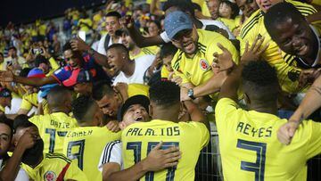 Colombia&#039;s players celebrate at the end of their South American U-20 football match against Chile during their South American U-20 football match at El Teniente stadium in Rancagua, Chile on January 25, 2019.