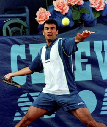 Ganó dos veces consecutivas el Grand Slam de Roland Garros los años 1993 y 1994. En el año 1993 venció a Jim Courier en Roland Garros. En ese mismo torneo venció también al por entonces n.º 1 del mundo (Sampras, en cuartos de final). En 1994 defendió el Grand Slam parisino al vencer a su compatriota Alberto Berasategui en la final. En 1996 se alzó con la medalla de plata en los Juegos Olímpicos de Atlanta.