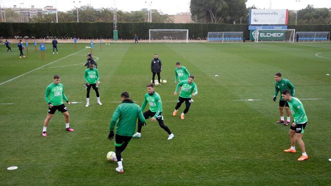 Pere Milla, única ausencia en el entrenamiento del Elche