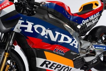 Colores de la nueva Repsol Honda MotoGP 2024.