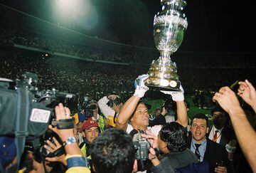 Arquero campeón de la Copa América 2001.