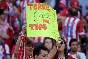 A fan holds a message thanking Atletico Madrid's Spanish forward Fernando Torres at the Wanda Metropolitano.