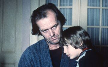 Este clásico de Stanley Kubrick relata la historia de una familia que se encuentra cuidando un alejado Hotel en Colorado.